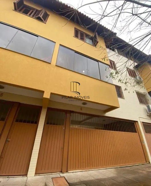 Casa em Condomínio bairro Tristeza de 3 dormitórios e 3 vagas