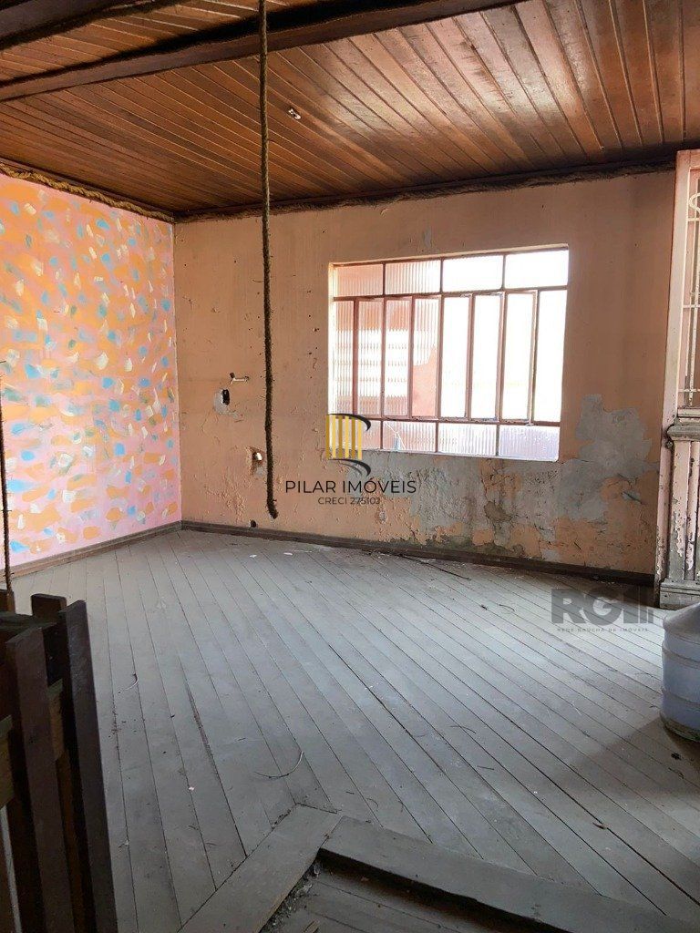 Casa para utilização comercial, no bairro Teresópolis, em Porto Alegre, RS.