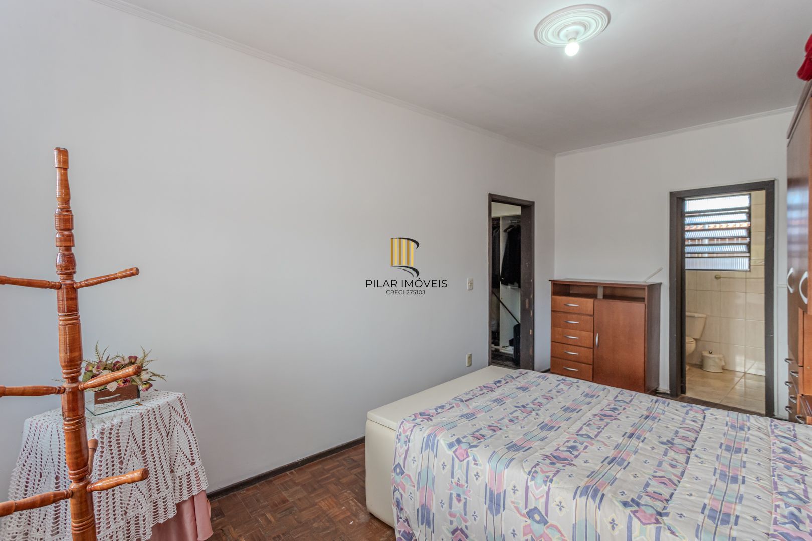 Prédio Residencial no Passo D'areia com 8 dormitórios e 8 vagas