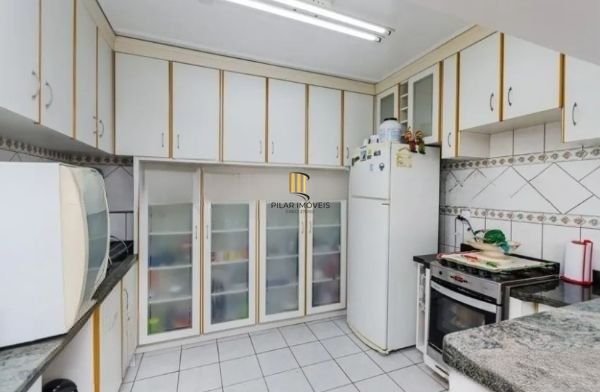 Casa / sobrado no bairro Jardim Itu de 3 dormitórios e pátio com piscina