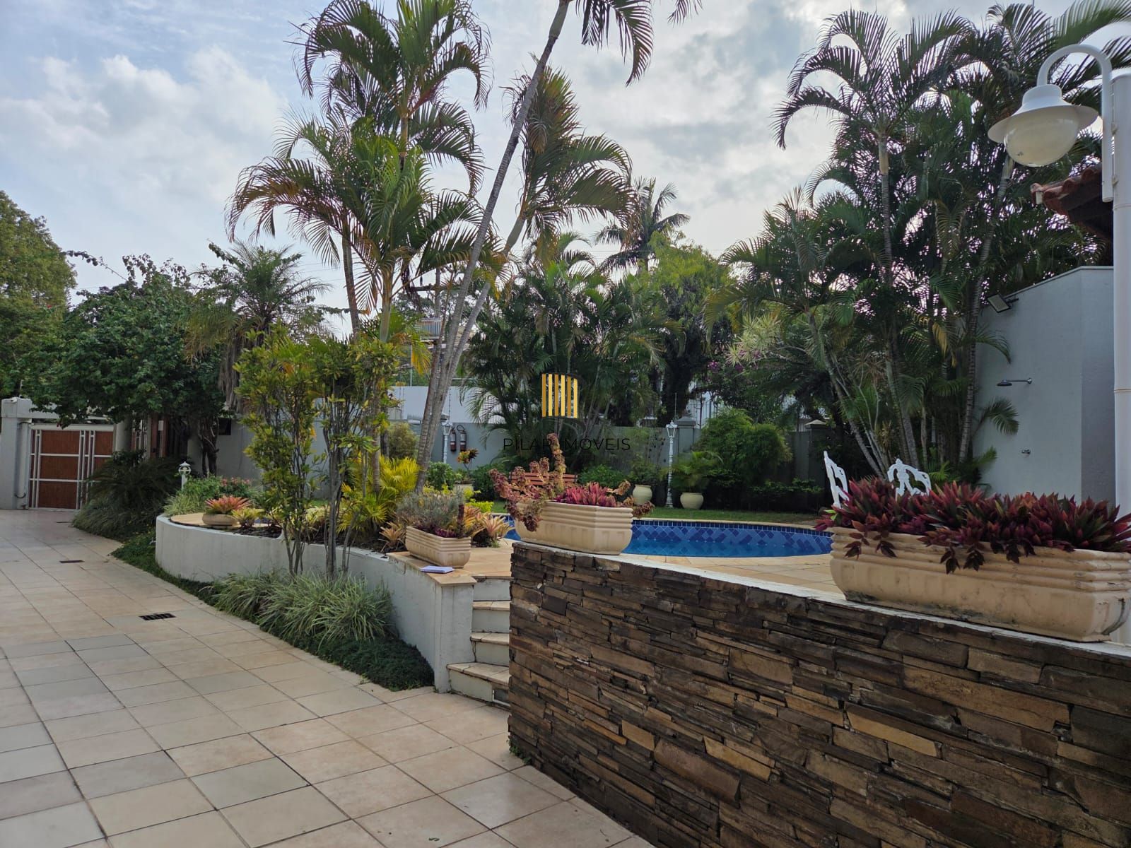 Casa de Condomínio 5 dormitórios no bairro Três Figueiras