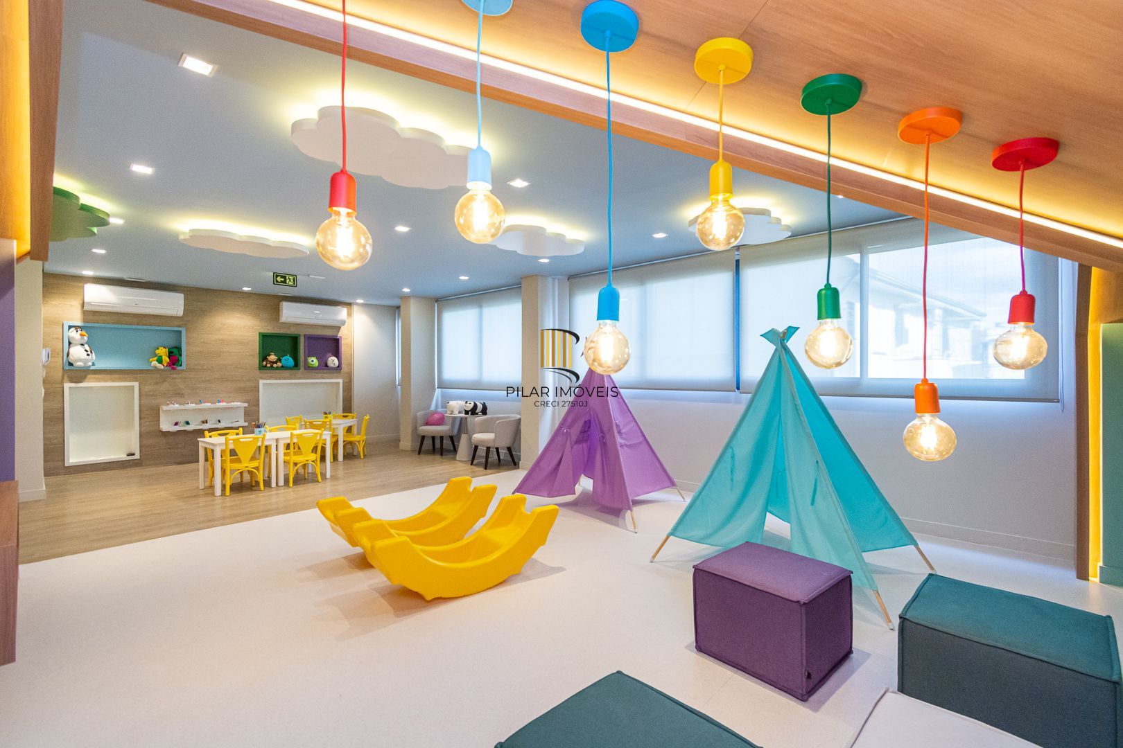 Apartamento 02 dormit com suíte e 01 vaga, no bairro Azenha, em Porto Alegre.