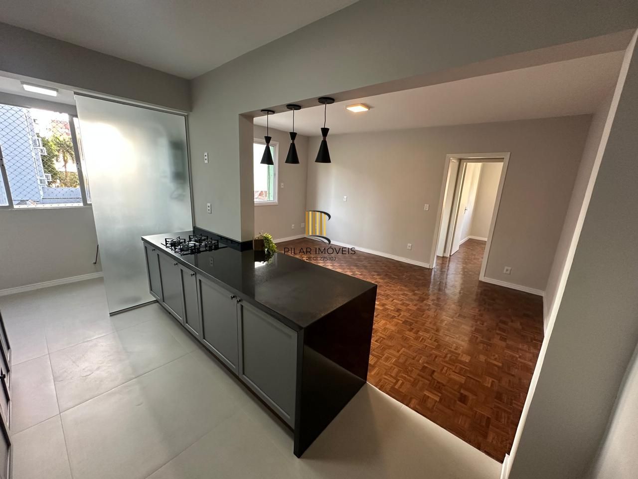 APTO COM 02 DORM. DEPENDENCIA EMP, TODO REFORMADO , SEMI-MOBILIADO, GARAGEM,  ELEVADOR