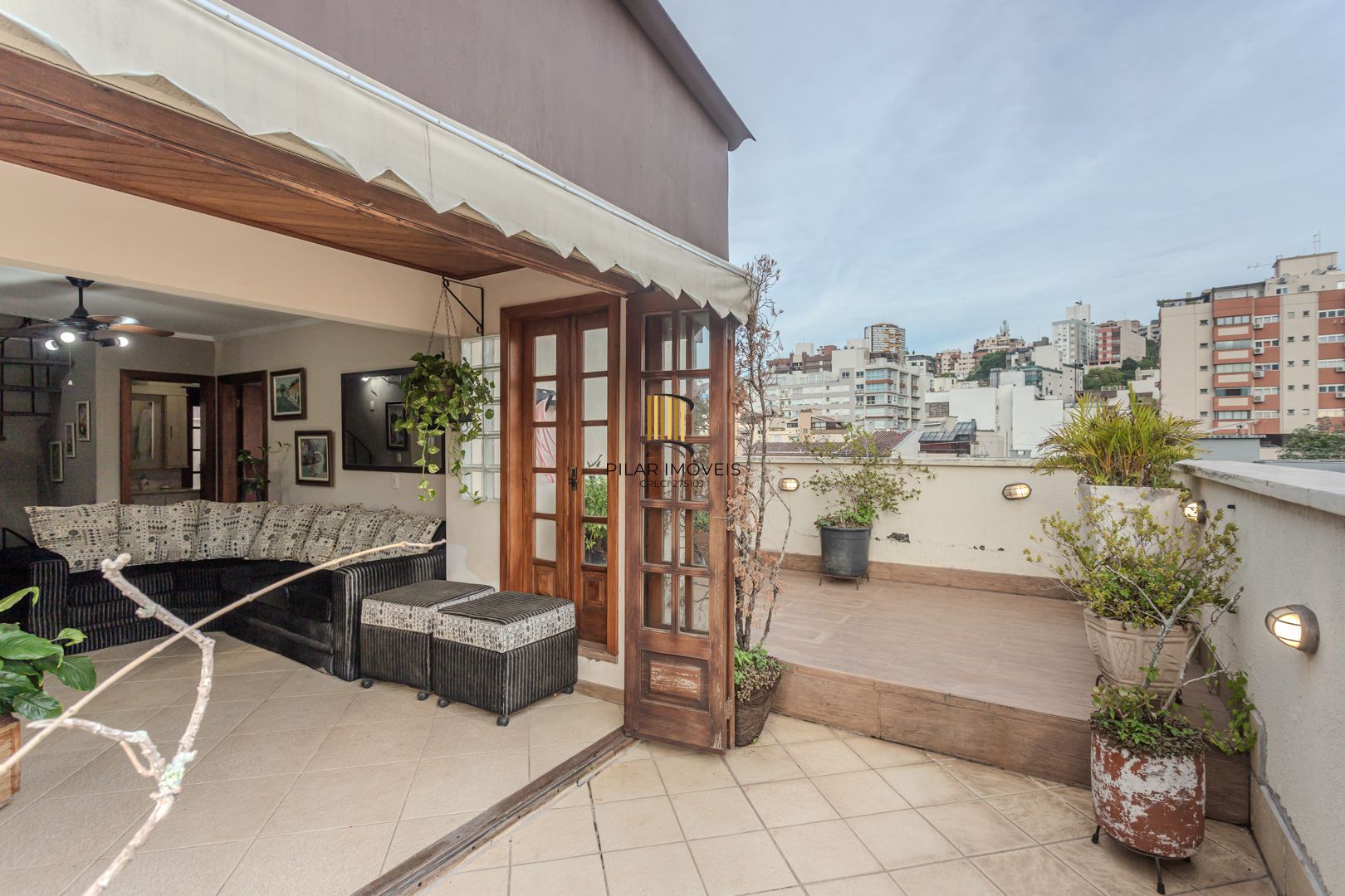 Cobertura no Menino Deus de 3 dormitórios e vaga