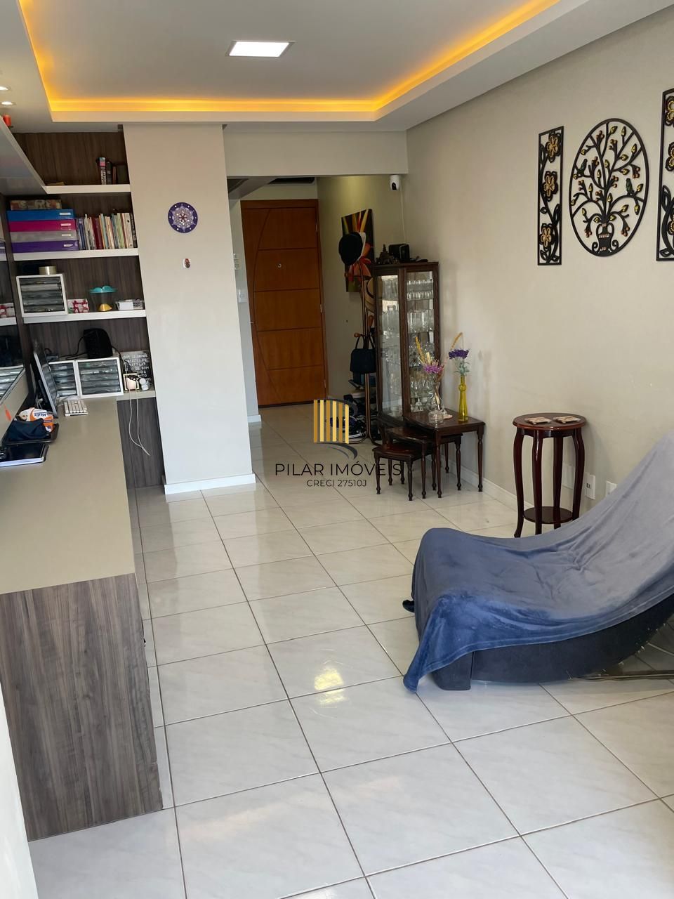 APARTAMENTO NO CENTRO DA CIDADE DE CHAPECÓ 02 DORM. 02 VAGAS, SEMI-MOBILIADO, CHURRASQUEIRA E ELEVADOR.