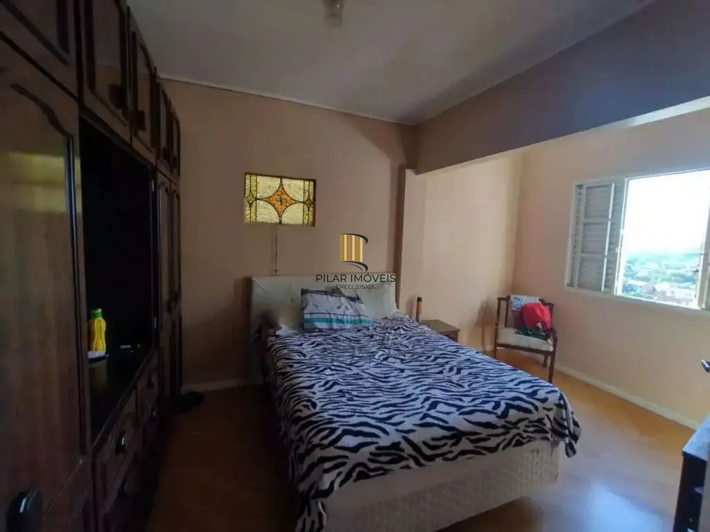 Casa 5 dormitórios no bairro Partenon