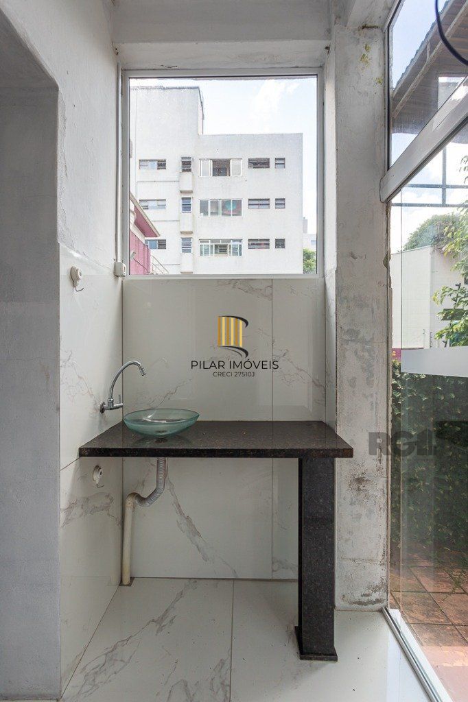 Casa Espaçosa de 3 Dormitórios à Venda no Bairro Moinhos De Vento!