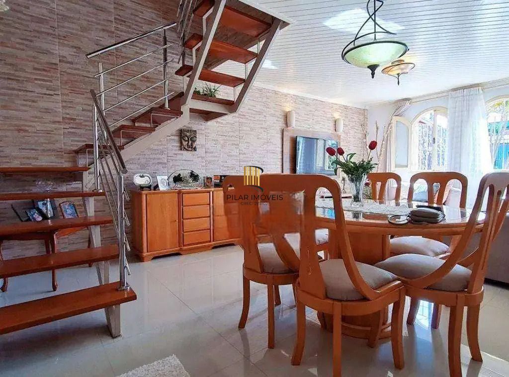 Sobrado 3 dormitórios no bairro Jardim Algarve