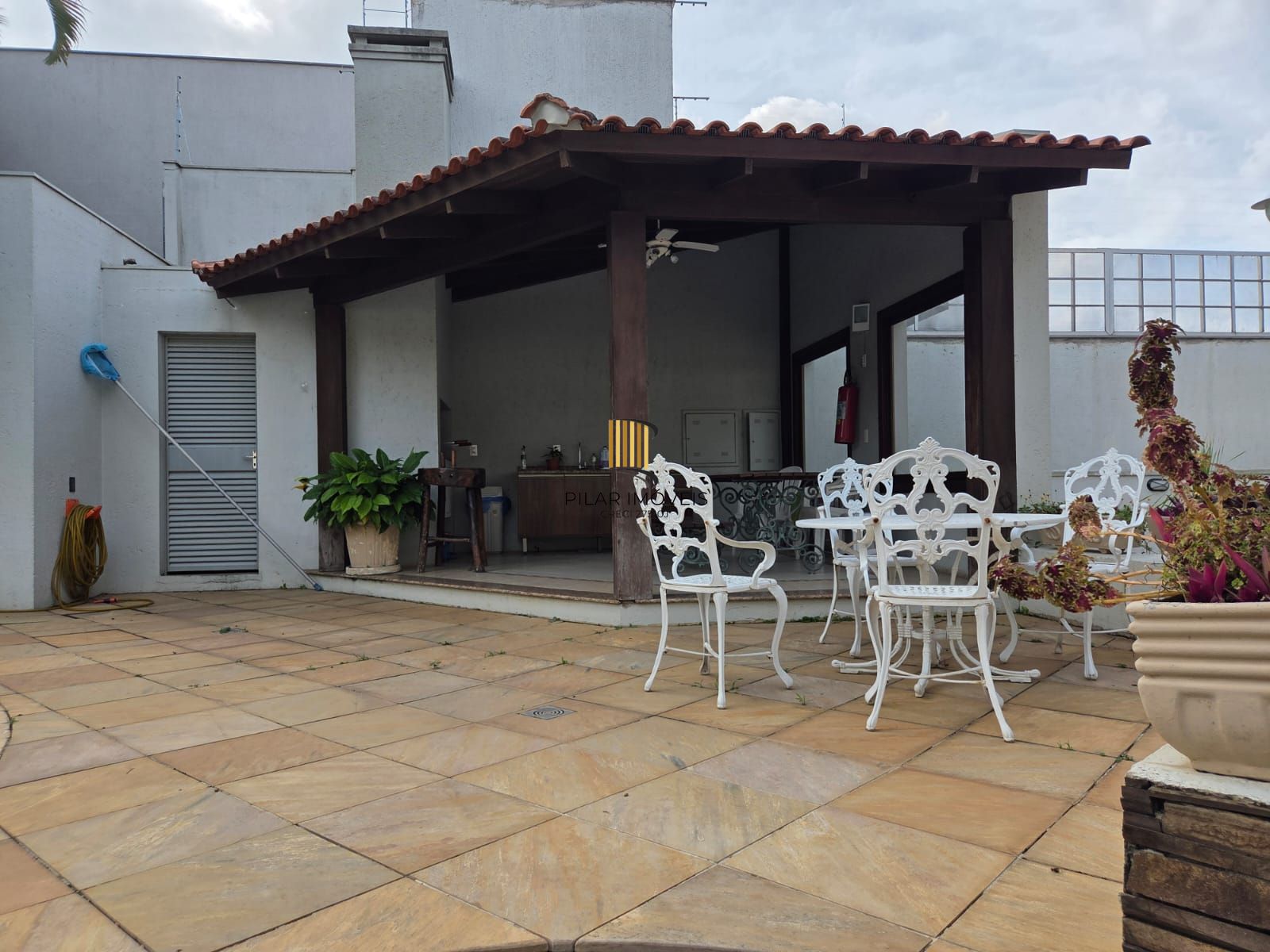 Casa de Condomínio 5 dormitórios no bairro Três Figueiras