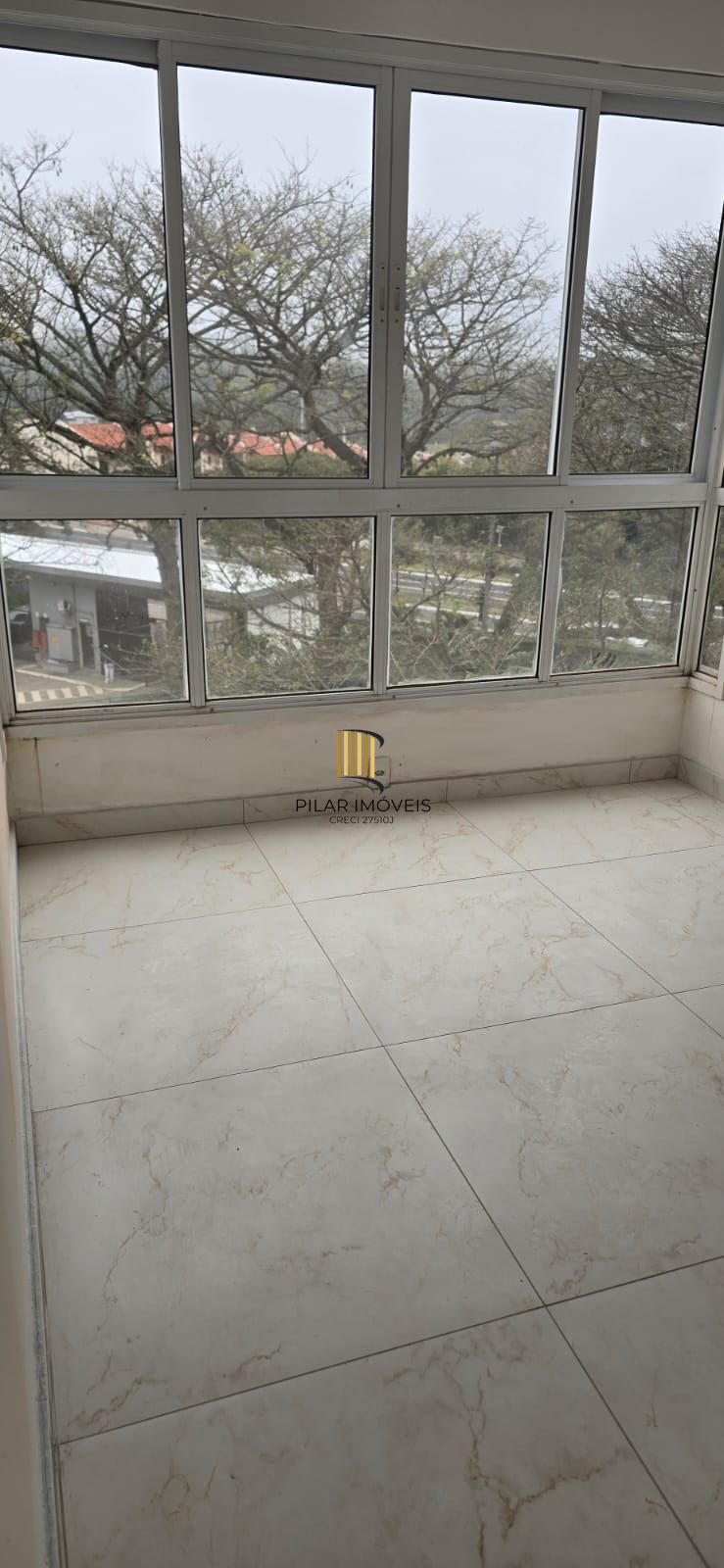 Apartamento no bairro Cavalhada de 3 dormitórios e 2 vagas