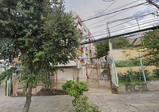 Apartamento no Petrópolis de 2 dormitórios e 2 vagas