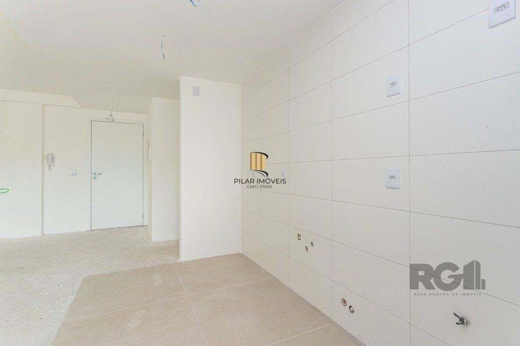 Apartamento de 2 dormitórios e 2 vagas NOVO desocupado