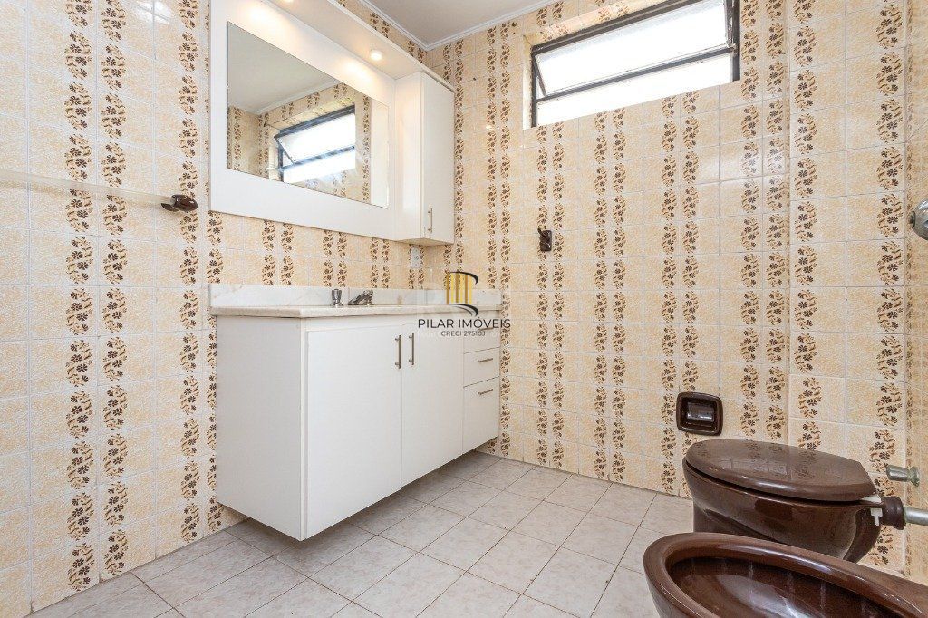 Apartamento de 03 dormitórios (01suíte), com vaga, no bairro São João, em Porto Alegre RS