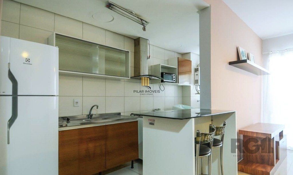 Apartamento no Urbano Menino Deus de 1 dormitório vaga e pátio