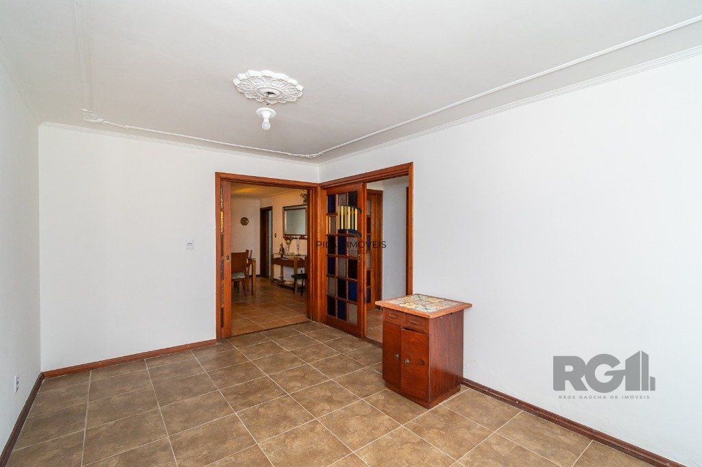 Casa no Jardim Itu com 5 dormitórios e 2 vagas e piscina