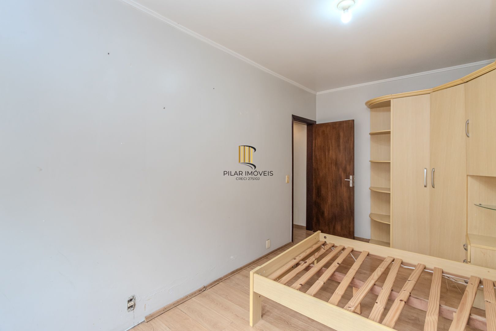 Apartamento no Centro de 2 dormitórios DESOCUPADO