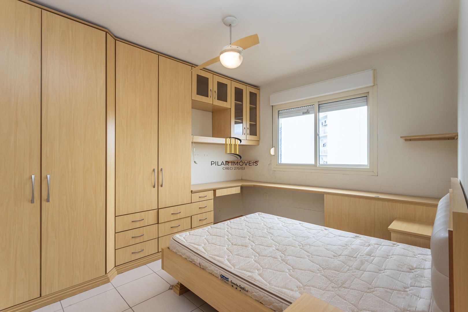 Apartamento na Cidade Baixa de 2 dormitórios e vaga DESOCUPADO