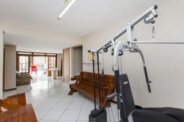 Casa / sobrado no bairro Jardim Itu de 3 dormitórios e pátio com piscina