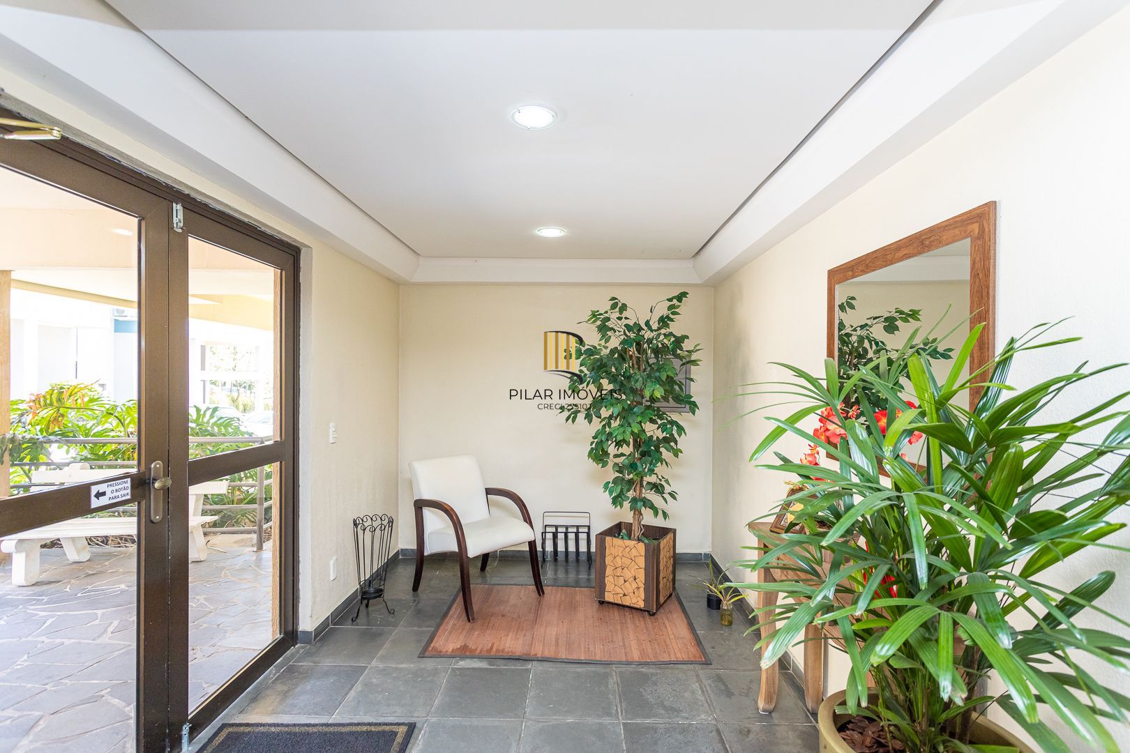 Apartamento diferenciado no bairro Nonoai de 3 dormitórios  2 vagas e infra