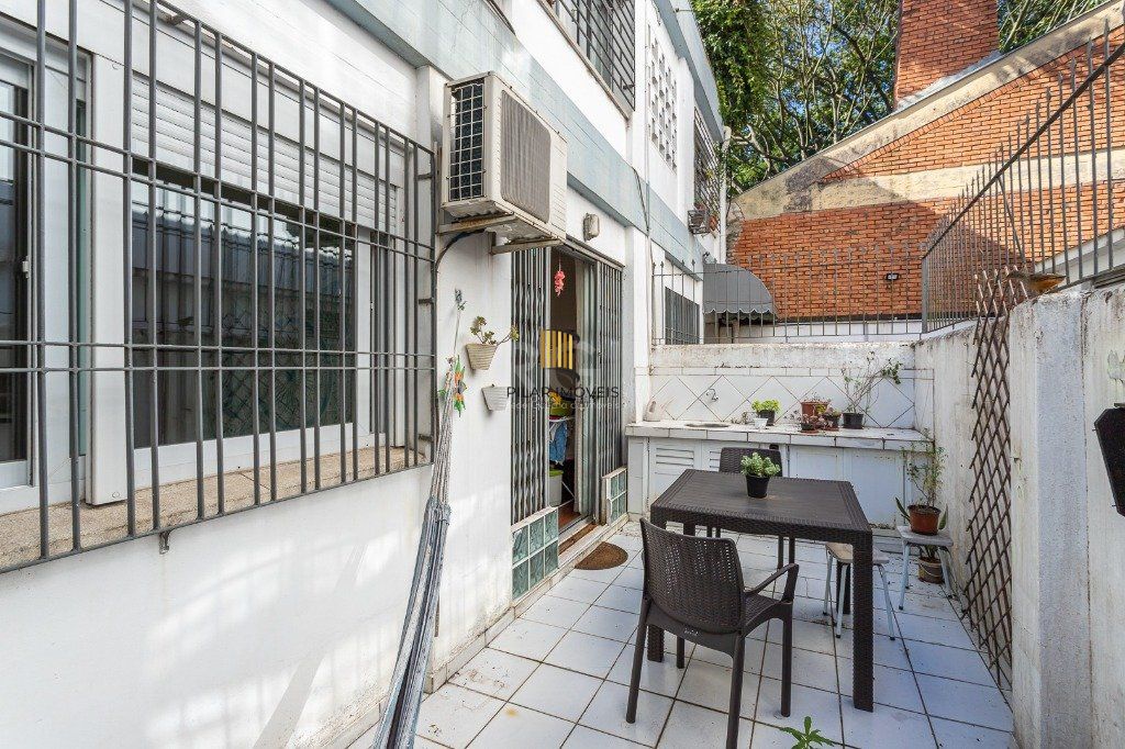 Apartamento térreo com pátio de 1 dormitório no bairro Santa Cecilia