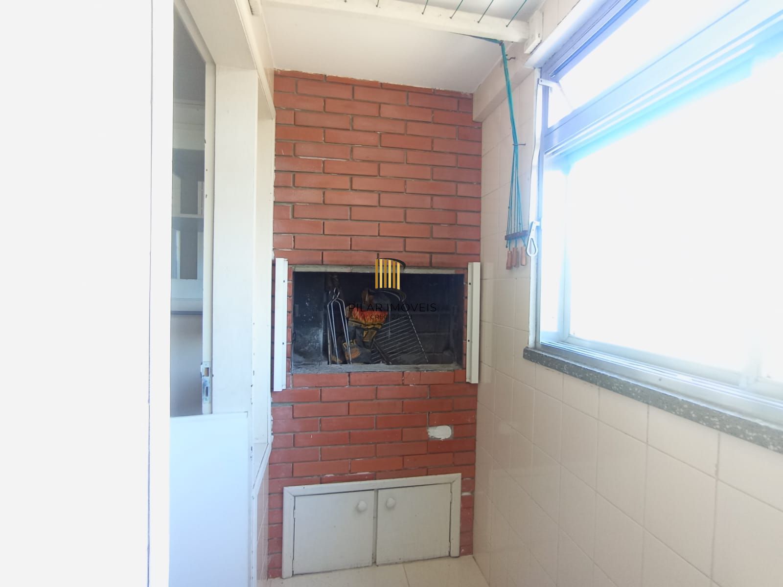 Apartamento no bairro Teresópolis de 2 dormitórios e vaga DESOCUPADO