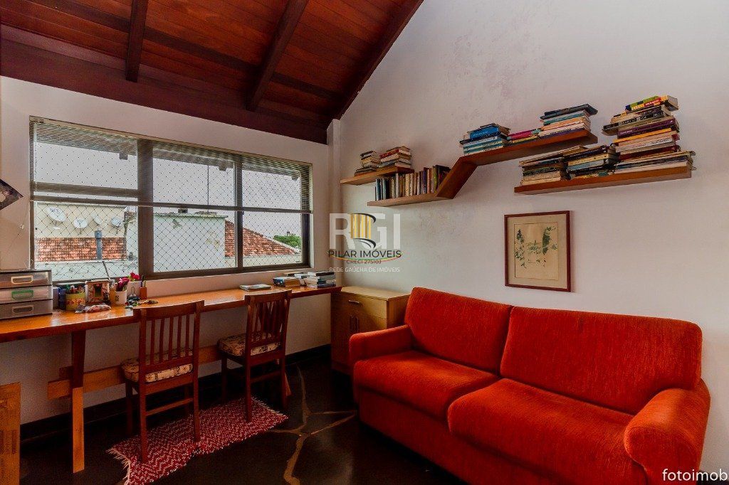 Cobertura para Venda - 248.34m², 3 dormitórios, sendo 1 suites, 3 vagas - Petrópolis