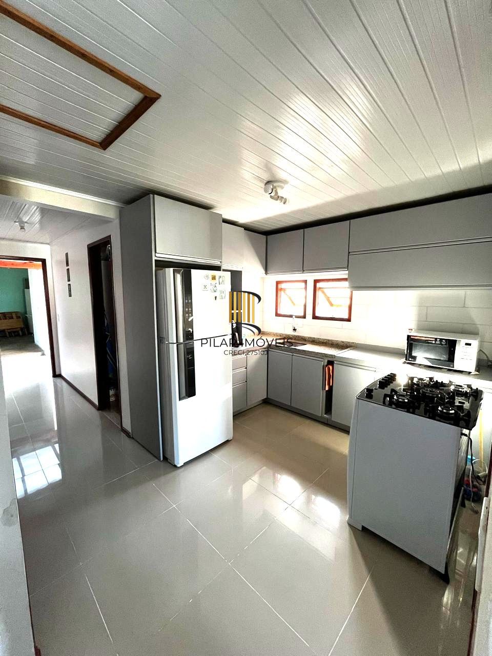 Casa térrea de 3 dormitórios e amplo pátio