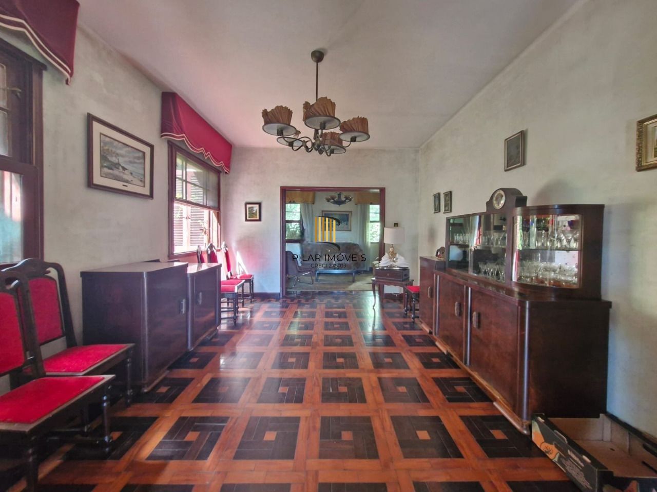 Casa 4 dormitórios no bairro Petrópolis