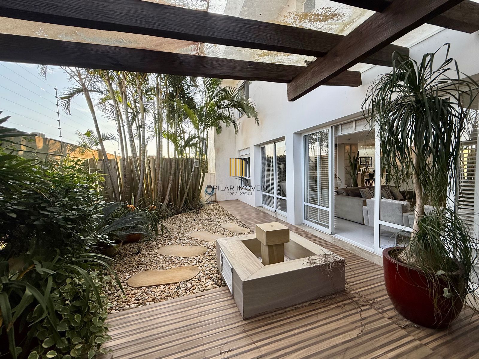 Casa 4 dormitórios no bairro Maristela