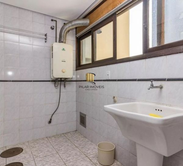 Apartamento amplo no bairro Tristeza de 3 dormitórios e 2 vagas