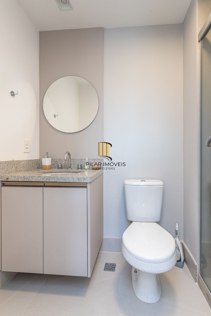 Apartamento 02 dormit com suíte e 01 vaga, no bairro Azenha, em Porto Alegre.