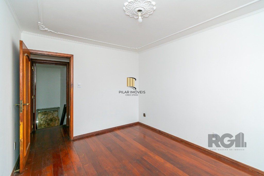 Casa no Jardim Itu com 5 dormitórios e 2 vagas e piscina