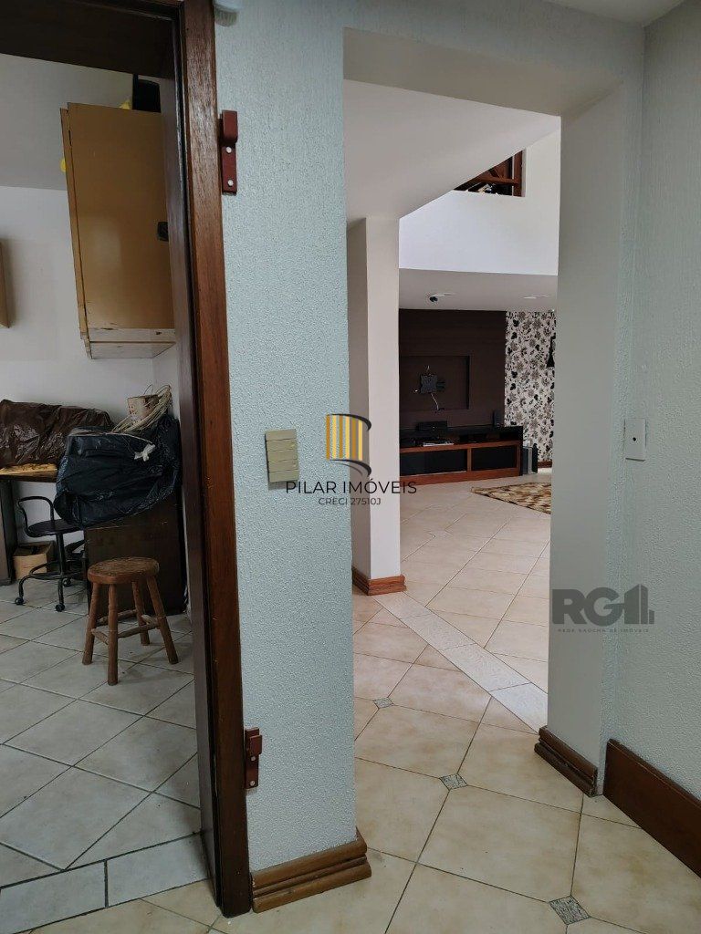 Casa sobrado com 300m² na Vila Nova de 3 dormitórios e 4 vagas