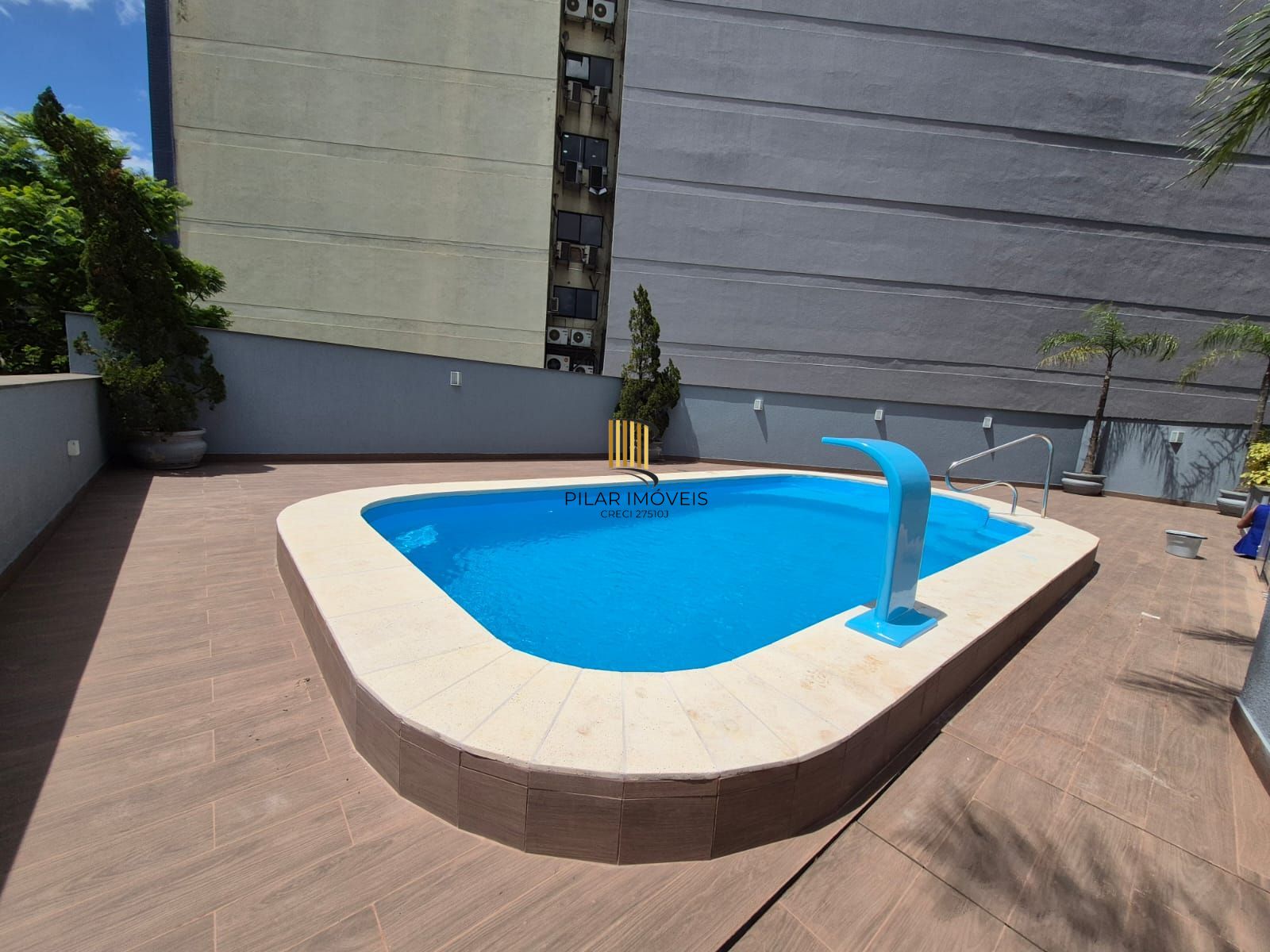 Apartamento no Centro de 2 dormitórios e 2 vagas DESOCUPADO