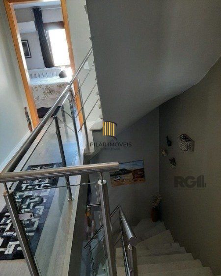 Sobrado triplex no Partenon de 3 dormitórios e 2 vagas