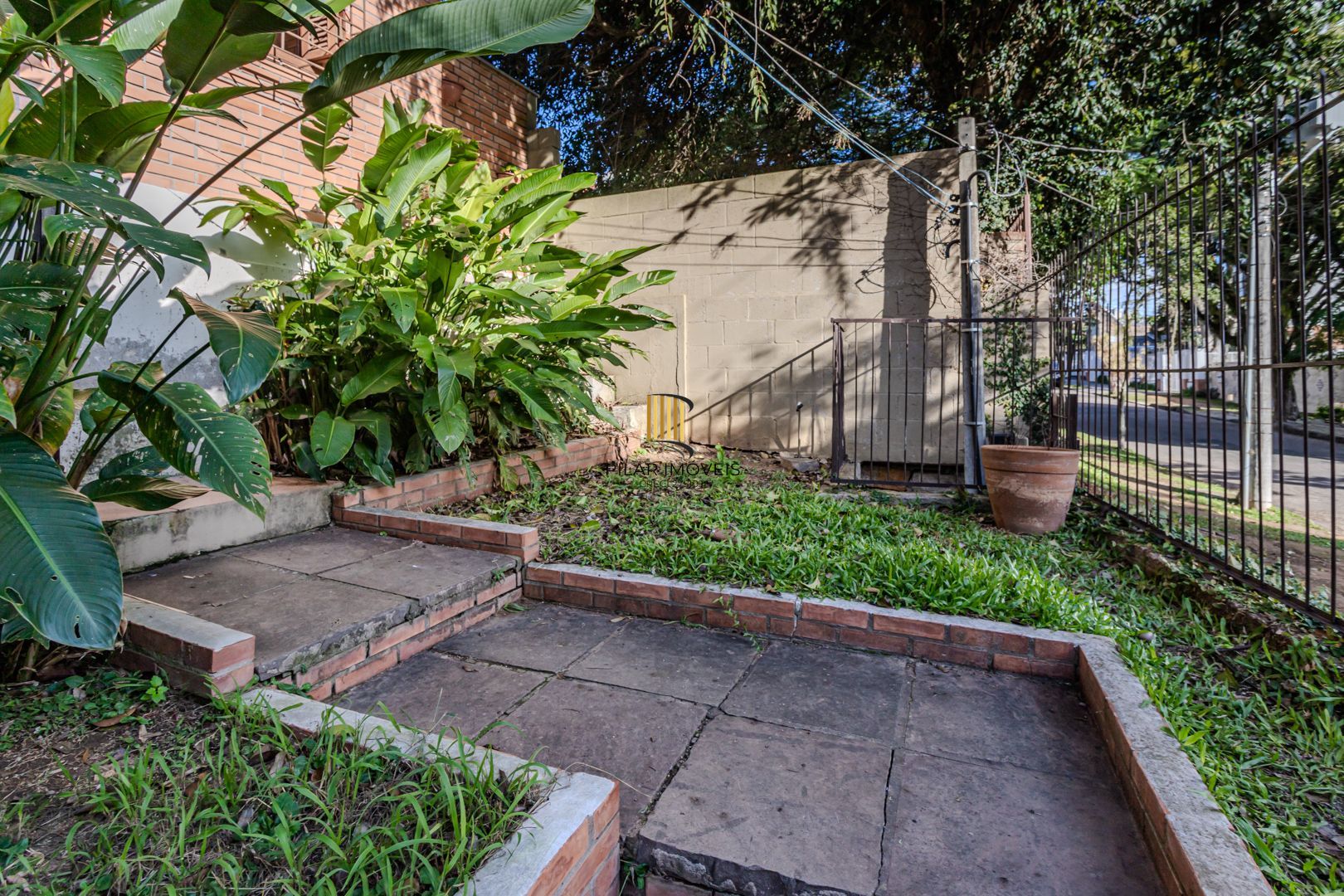 Casa no Jardim Botânico de 2 dormitórios 1 vaga e amplo terreno