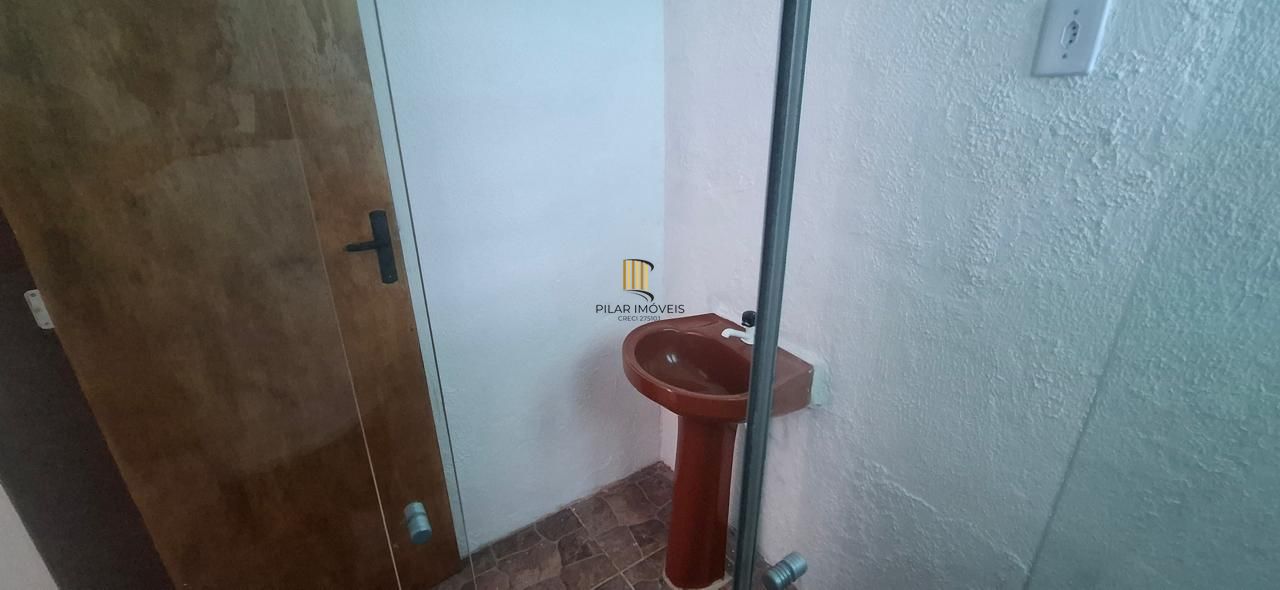 Casa em Canoas de 2 dormitórios DESOCUPADA