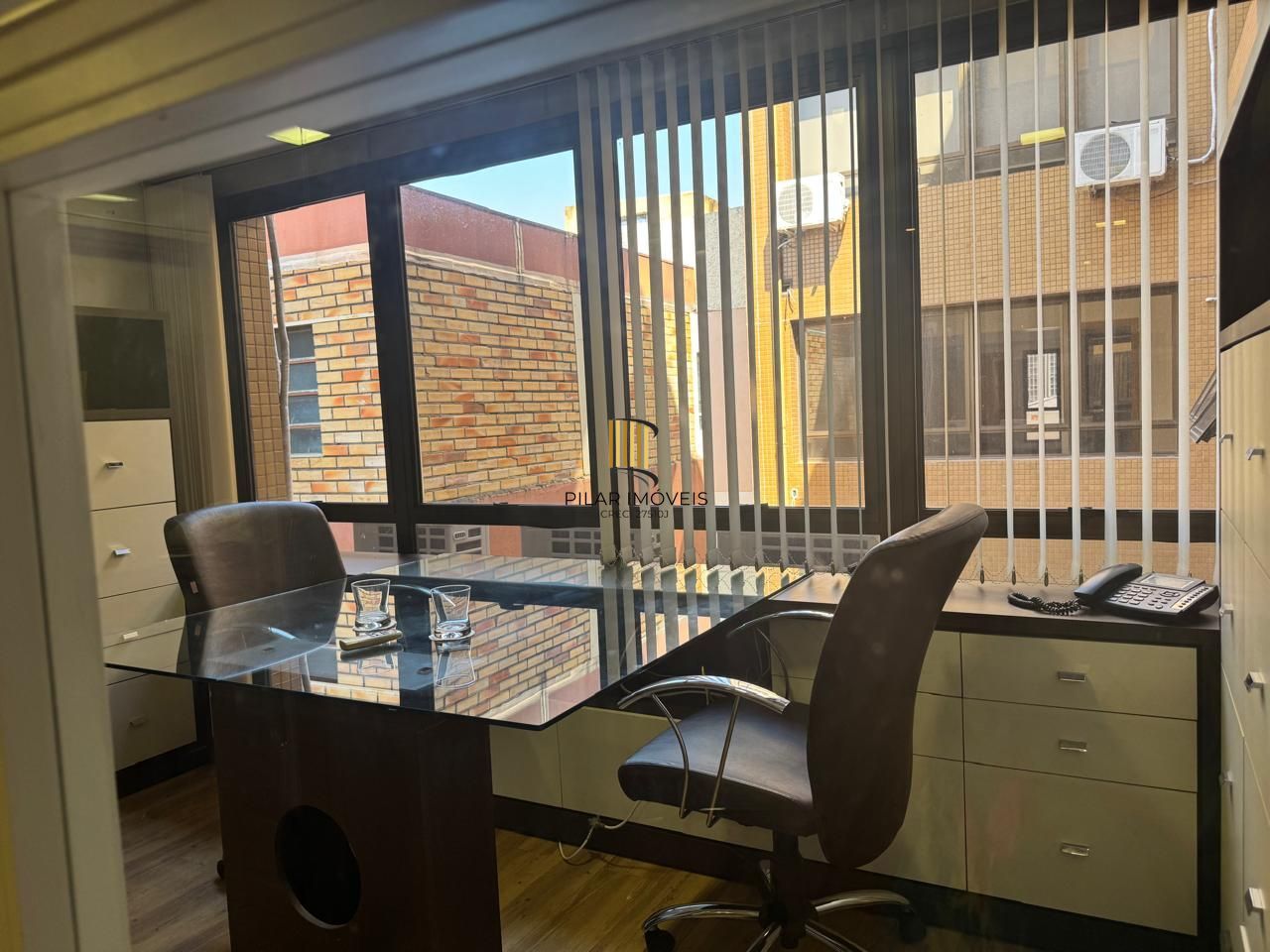 Sala comercial mobiliada com 42m² no bairro Praia de Belas DESOCUPADA