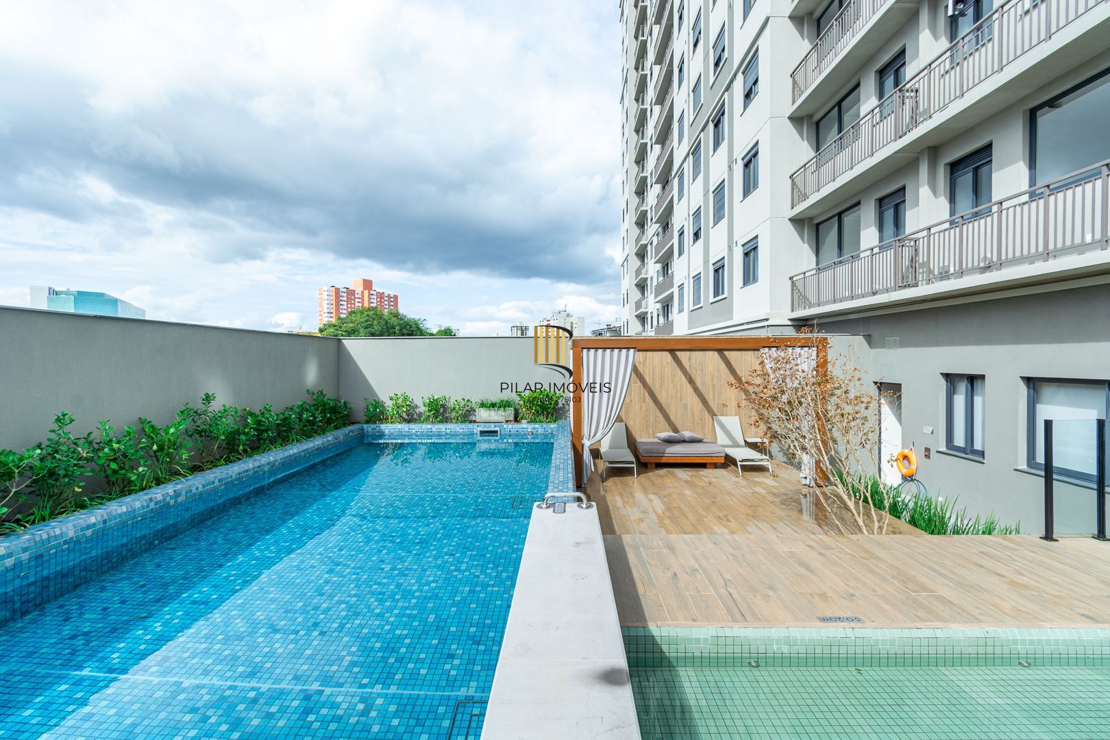 Apartamento 02 dormit com suíte e 01 vaga, no bairro Azenha, em Porto Alegre.