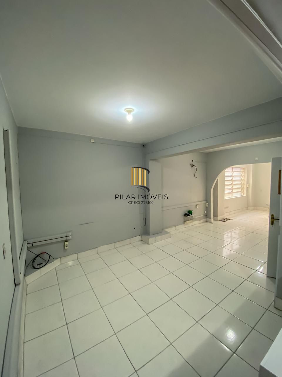 Sala comercial Andradas com terraço nos fundos