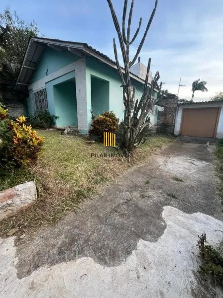 Casa 2 dormitórios no bairro Fião