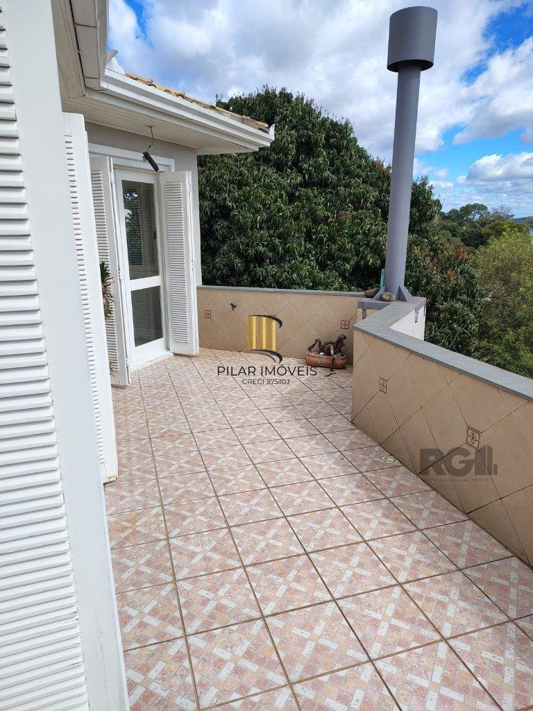 Casa sobrado com 300m² na Vila Nova de 3 dormitórios e 4 vagas