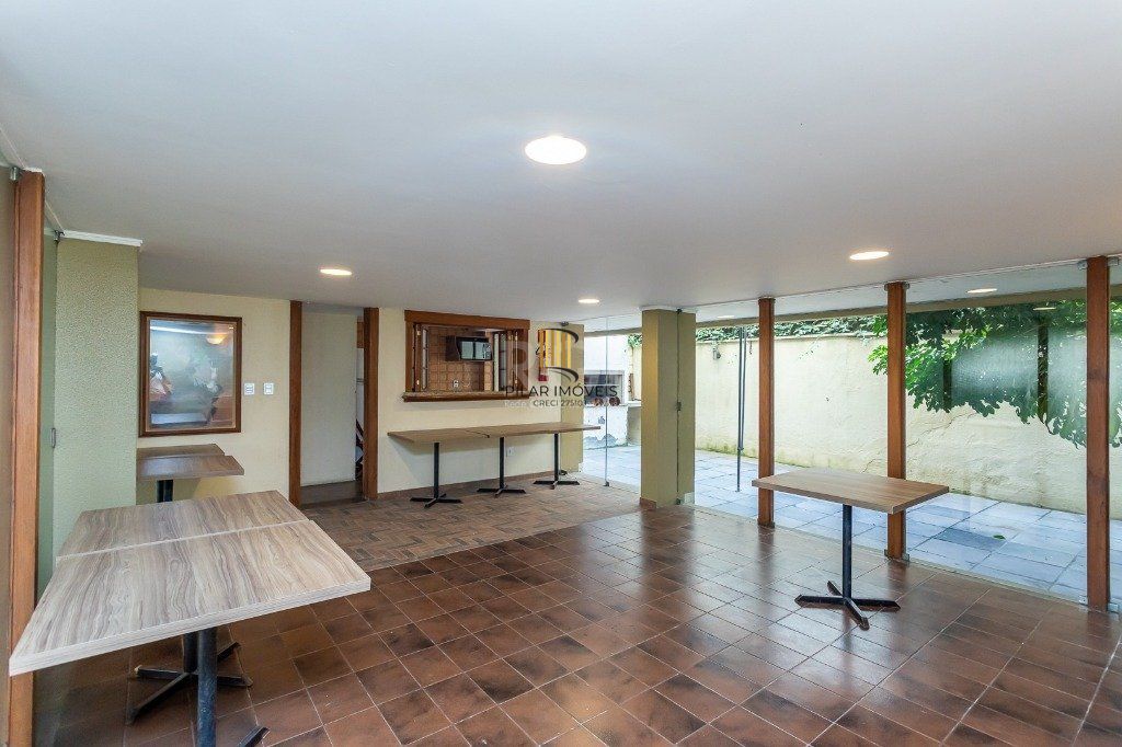 Apartamento no bairro Mont Serrat de 3 dormitórios e vaga Desocupado