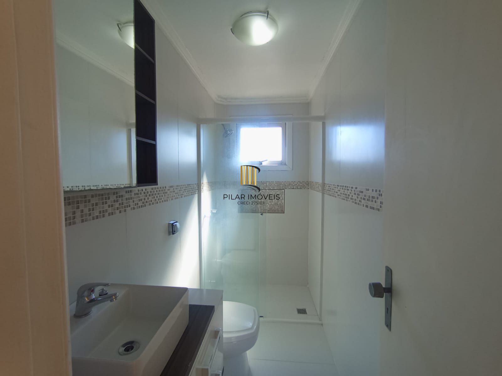 Apartamento no bairro Teresópolis de 2 dormitórios e vaga DESOCUPADO