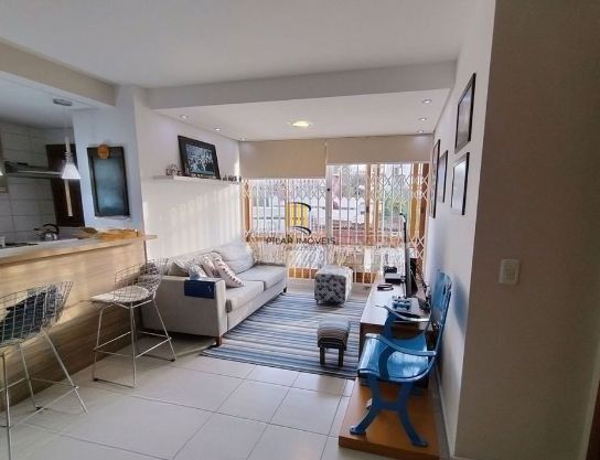 Apartamento no bairro Teresópolis de 2 dormitórios e vaga