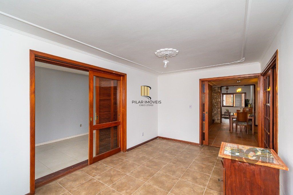 Casa no Jardim Itu com 5 dormitórios e 2 vagas e piscina