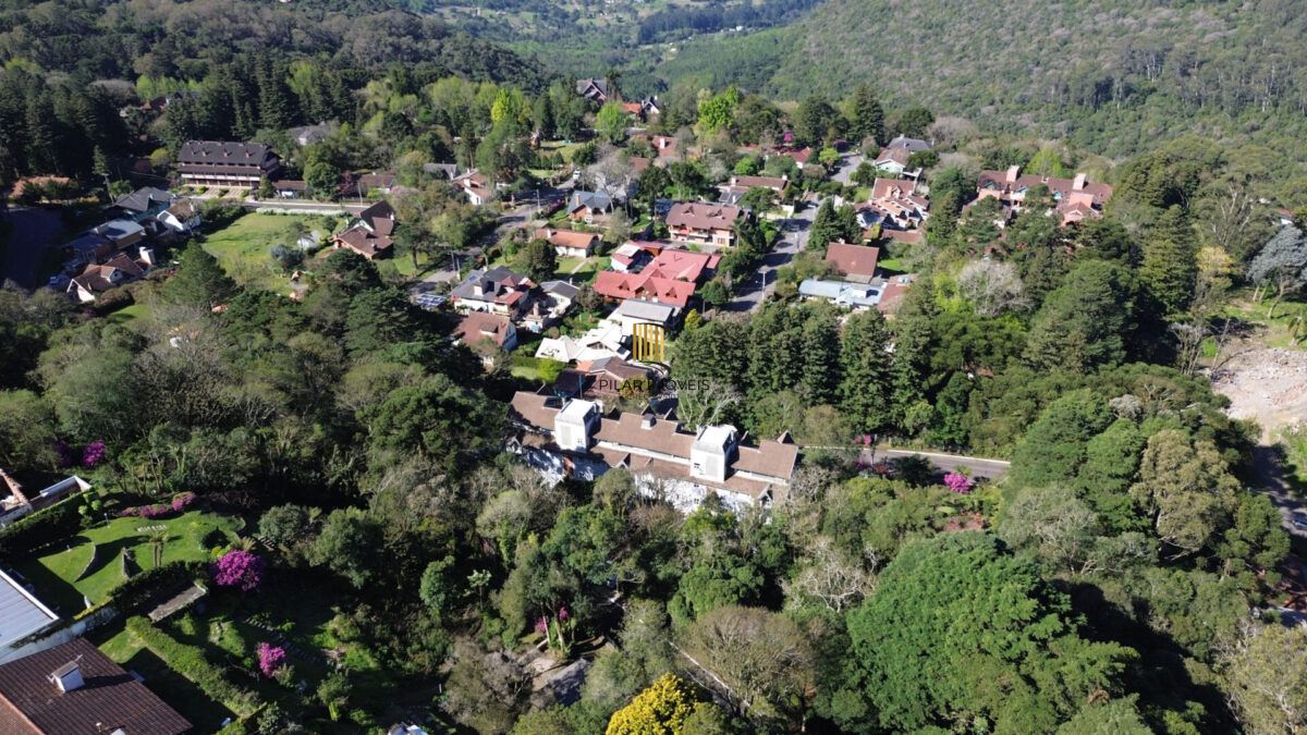 Cobertura no bairro Lago Negro em Gramado de 3 dormitórios e vaga