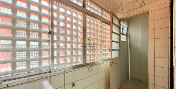 Apartamento no Centro de 2 dormitórios DESOCUPADO