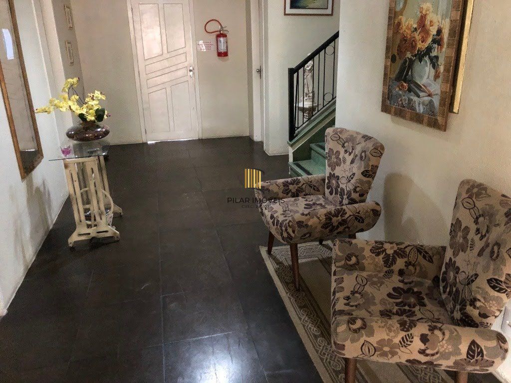 Apartamento no Passo D'areia de 2 dormitórios e vaga desocupado