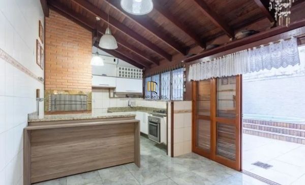 Casa sobrado no bairro Sarandi de 3 dormitórios e 2 vagas